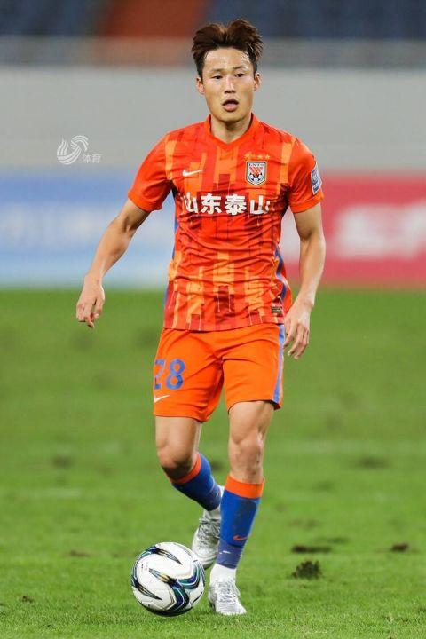 棒球小组赛上演强强对话，岭南霹雳队强势横扫江畔天虎队，多点开花奏效；球迷期待下一战的简单介绍