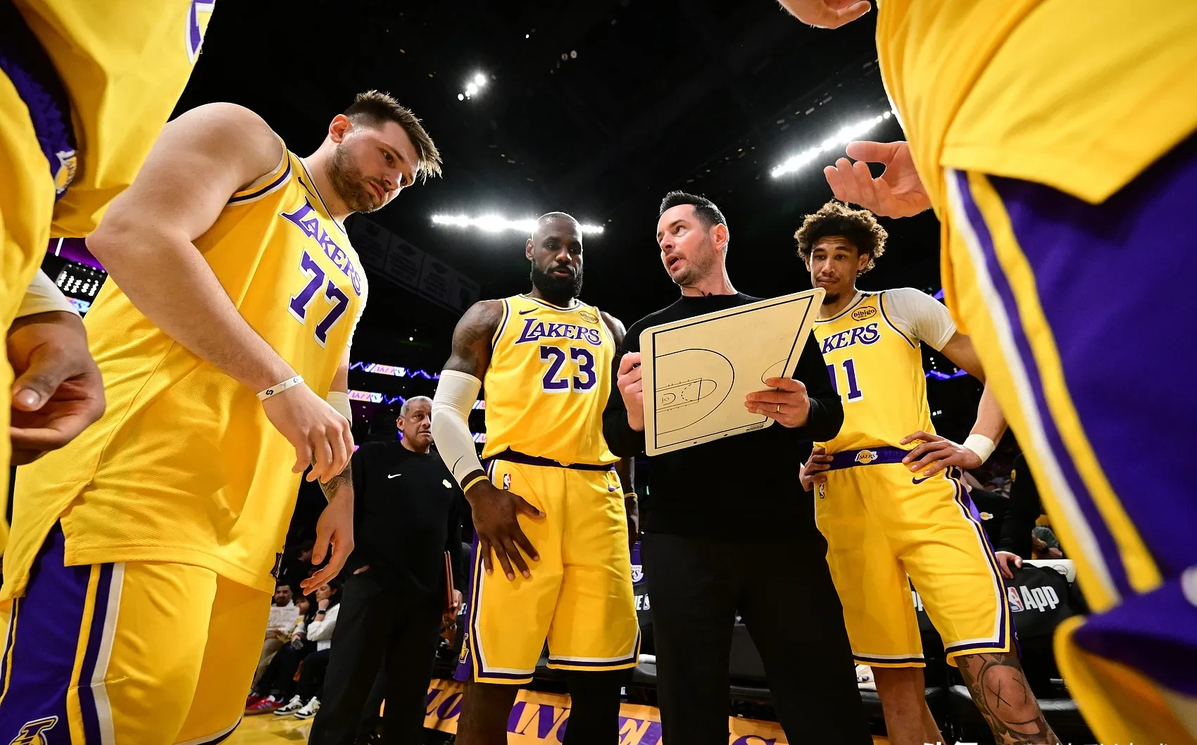 赛后体能课后,洛杉矶湖人遗憾出局备战NBA季后赛,更衣室稳定,赛程密集仍需轮换的简单介绍 赛后体能课后,洛杉矶湖人遗憾出局备战NBA季后赛,更衣室稳定,赛程密集仍需轮换的简单介绍