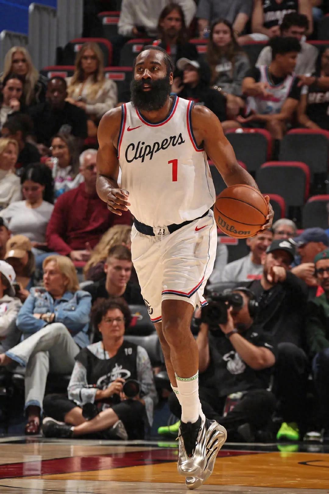 王楚钦40击败雨果队友晋级32强