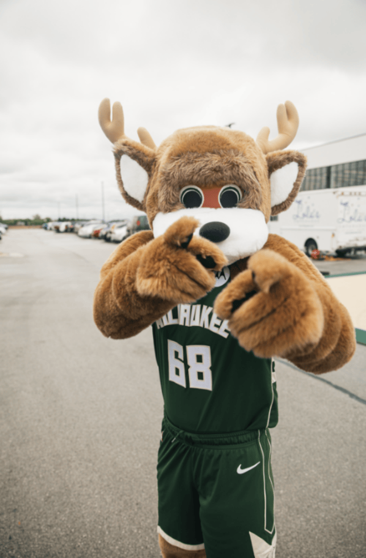 密尔沃基雄鹿集结日刷新队史纪录；志在国王杯名次提升；赛场秩序良好；团队化学反应显著的简单介绍