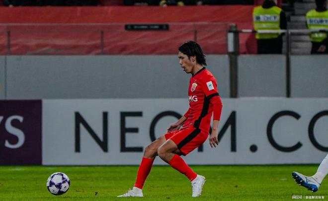 上海海港发布备战花絮，转会期主帅复盘，欧联任务艰巨，控场能力受关注的简单介绍